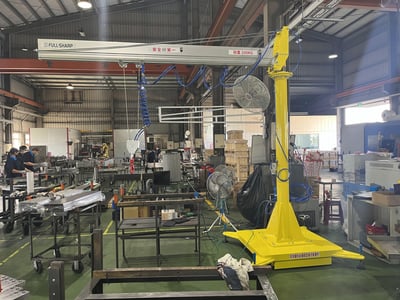 Cầu trục xoay khí nén đế di động 200kg của FullSharp - ảnh 1