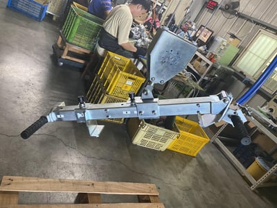 Suspended Pneumatic Jib Crane on 5T Rail with 200 kg Plastic Tray Gripper - ảnh 13