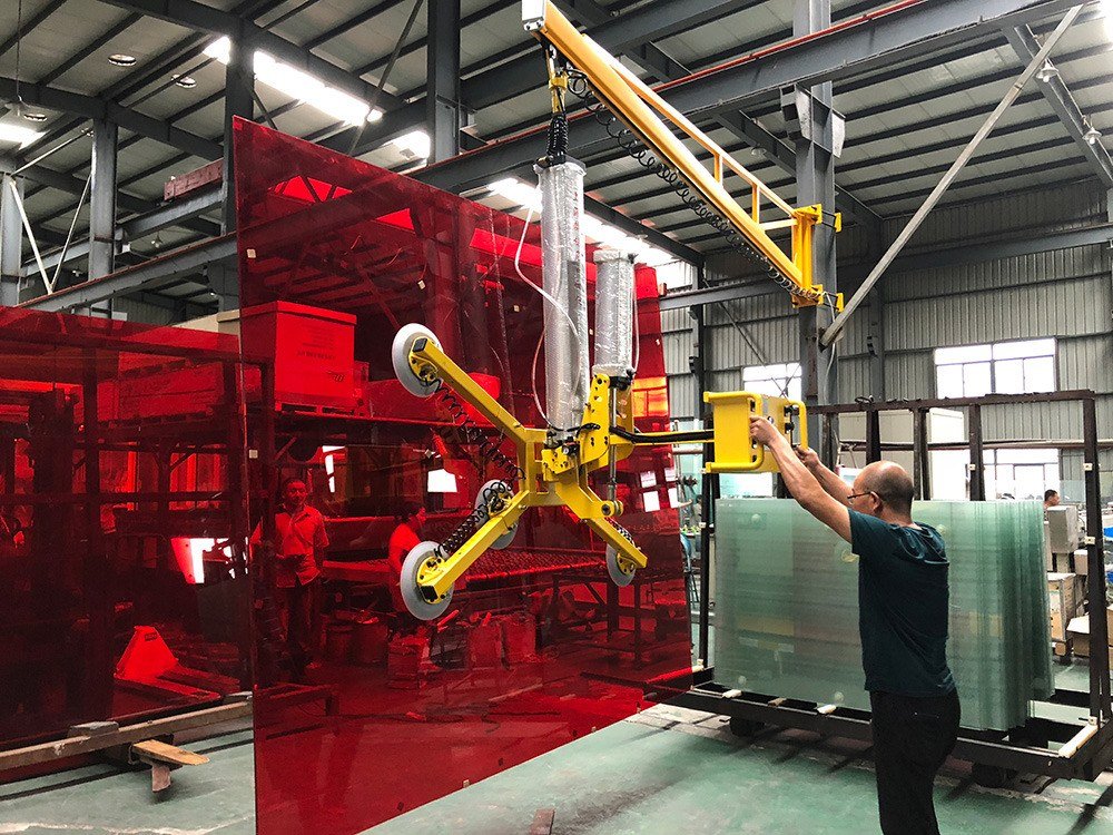 Đưa kính dán vào nồi hấp