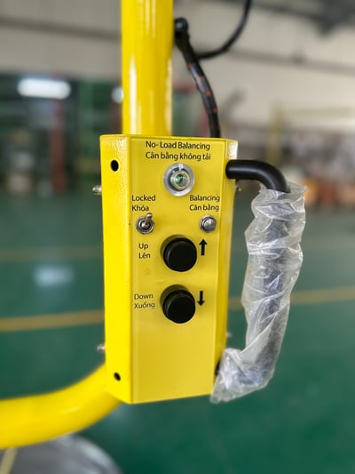 Tay nâng trợ lực khí nén nâng phôi vào máy phay tiện CNC - ảnh 41