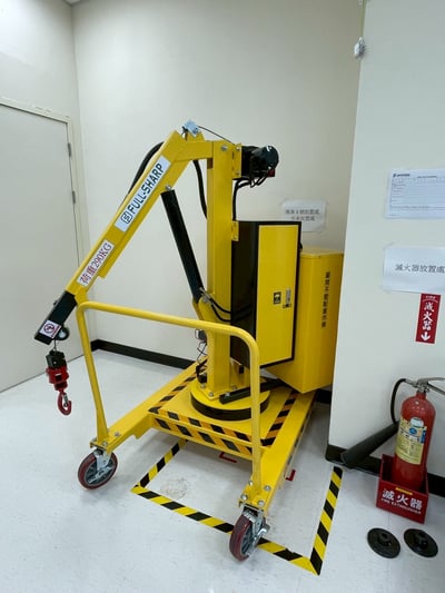 Xe cẩu mini 400 kg đẩy tay cho nhà xưởng và kho nhỏ - ảnh 3