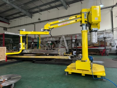 Tay nâng trợ lực khí nén nâng phôi vào máy phay tiện CNC - ảnh 2