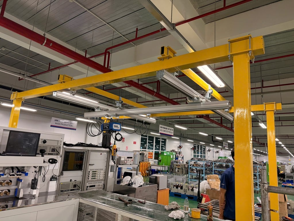 Bộ khung thanh ray nhôm 200kg nâng khuôn trong phòng lạnh, lắp ở lầu 2 nhà máy