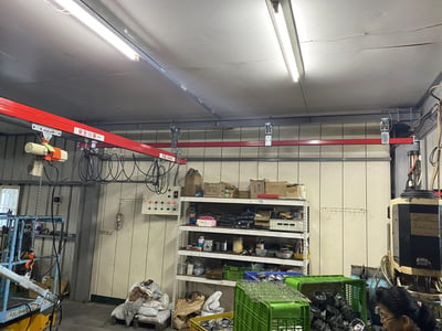 Suspended Pneumatic Jib Crane on 5T Rail with 200 kg Plastic Tray Gripper - ảnh 20