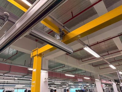 Bộ khung thanh ray nhôm 200kg nâng khuôn trong phòng lạnh, lắp ở lầu 2 nhà máy - ảnh 4