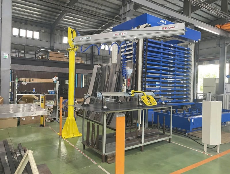 Cầu trục xoay khí nén treo mặt hút chân không hút tấm