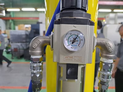 Cầu trục xoay khí nén đế di động và xe kéo điện đưa phôi vào máy CNC - ảnh 5