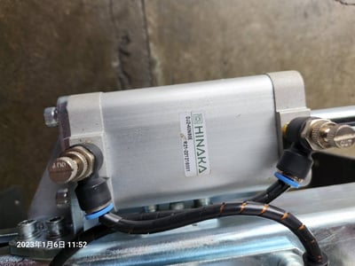 Cầu trục xoay khí nén đế cố định và tool kẹp khay nhựa - ảnh 19