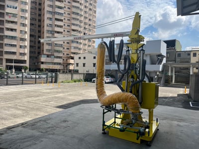 Cầu trục xoay đế di động nâng chân không ANVER hút thùng giấy - ảnh 1