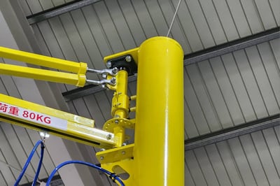 Cầu trục xoay di động nâng mâm xe bằng xi lanh khí nén - ảnh 4