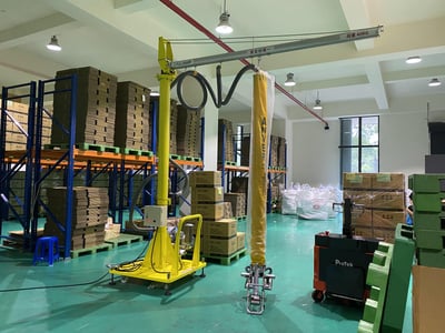 Cầu trục xoay ray nhôm di động và ANVER hút thùng giấy tay cầm dài - ảnh 1