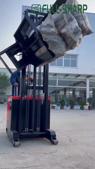 Xe nâng điện kẹp nâng hạ nhiều bao lớn cùng lúc xoay 180 độ. Xe nâng kẹp điện