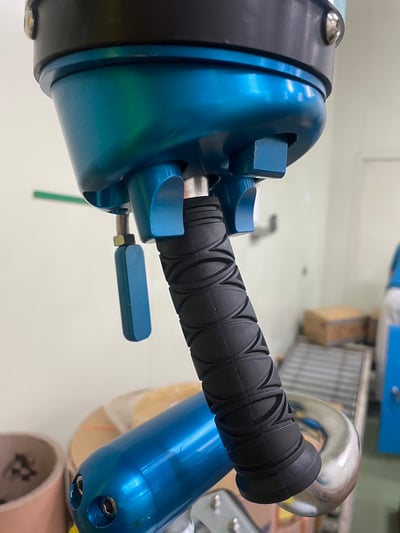 Cầu trục xoay khớp nối kèm tool nâng và lật cuộn nguyên liệu - ảnh 16