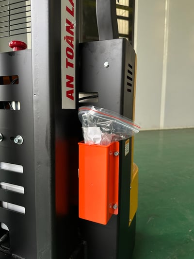 Xe nâng điện chân rộng tải 1 đến 3 tấn cho kho và nhà xưởng - ảnh 14