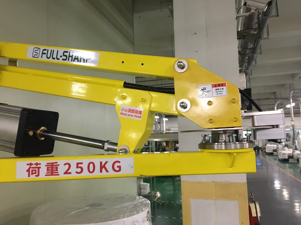 氣動省力臂捲料吊掛含轉料馬達，額定荷重250 kg