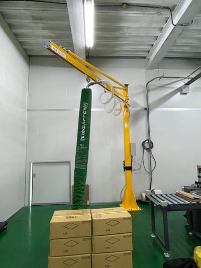 Cầu trục xoay thanh ray nhôm và bộ hút chân không thùng giấy - ảnh 3