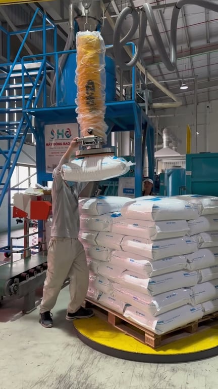 Thử máy hút bao bằng ống hút chân không