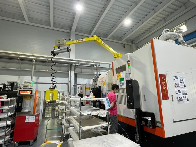 Cầu trục xoay khớp nối Lifts All hút khuôn cho máy CNC
