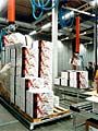 Xếp thùng carton, tay cầm kéo dài