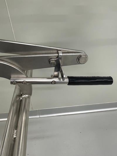 Cầu trục xoay khí nén tool kẹp gắp bao nguyên liệu - ảnh 3