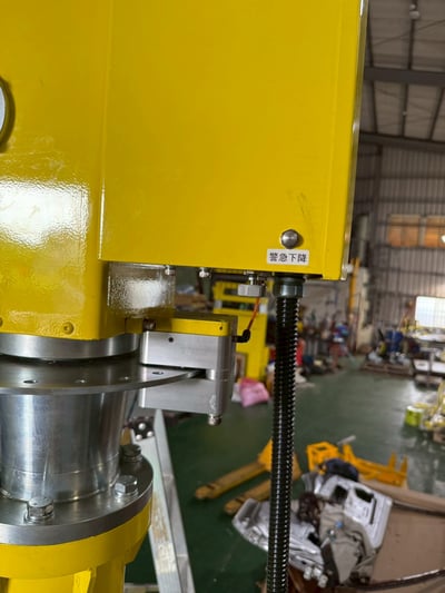 Tay nâng trợ lực PLC kẹp bình hóa chất, hạ siêu chậm - ảnh 13