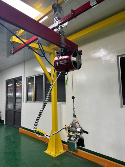 Bộ khung ray 5T 200 kg với air balancer và tool kẹp ắc quy - ảnh 13