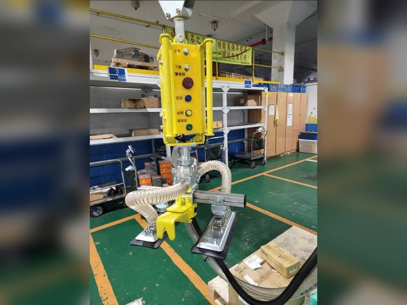 Cầu trục xoay khí nén treo đầu hút chân không motor Becker