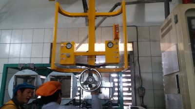 Tay nâng trợ lực khí nén trượt trên dầm H trong nhà máy - ảnh 10