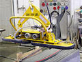 GUP air powered vacuum lifter with gravity tilt