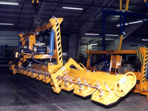 ANVER ETH1500M14-480-F fourteen pad electric powered vacuum lifter with hydraulic tilter and special foam seal vacuum pads. Each vacuum pad can be shut off as needed.