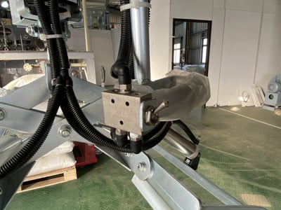 Cầu trục xoay khí nén đế di động và tool kẹp bao đa năng - ảnh 19