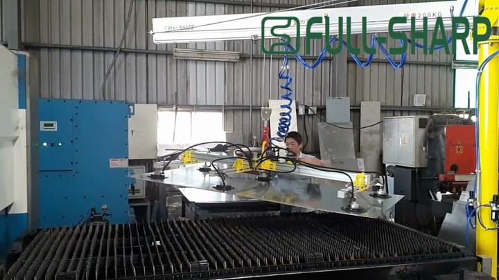 Thiết bị nâng hạ hút chân không tấm kim loại kích thước lớn. Thiết bị nâng tấm thép