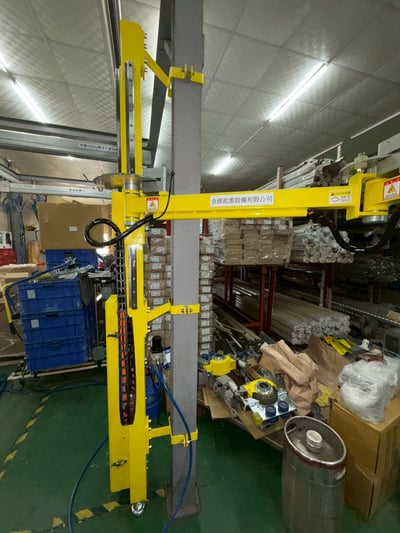 Tay nâng trợ lực bám cột kẹp linh kiện lắp máy biến áp - ảnh 11
