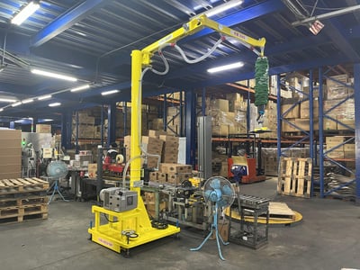 Cầu trục xoay khớp nối đế di động hút thùng giấy bằng chân không - ảnh 1