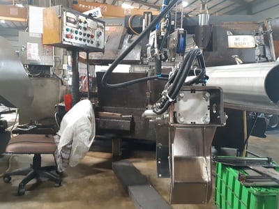 Pneumatic Jib Crane with Clamping System for Lifting Steel Pipes - ảnh 1