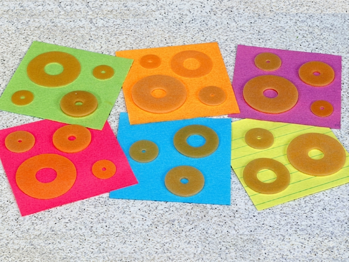 Flat rubber suction disks or suckers