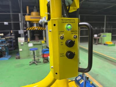 Tay nâng trợ lực khí nén nâng phôi vào máy phay tiện CNC - ảnh 5