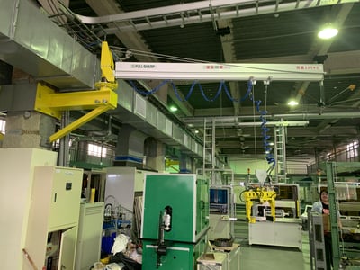 Pneumatic Jib Crane with Copper Coil Clamp for Motor Winding Workshops - ảnh 1