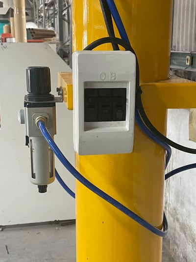 Cầu trục xoay 500 kg với pa lăng 500 kg nâng cuộn nguyên liệu - ảnh 1