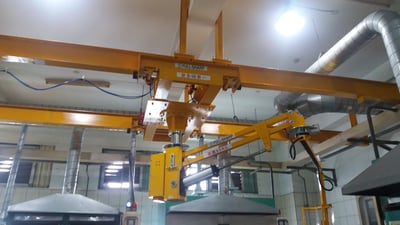 Tay nâng trợ lực khí nén trượt trên dầm H trong nhà máy - ảnh 2