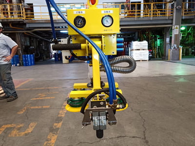 Cầu trục xoay khí nén di động, tool thay nhanh móc can và hút thùng - ảnh 1