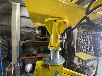 Ceiling-Mounted Manipulator for Lifting Motorcycle Frames - ảnh 1