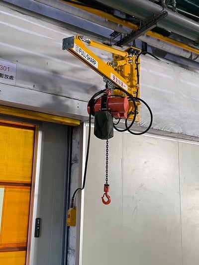 Cầu trục xoay pa lăng điện treo tường cho trạm làm việc - ảnh 4