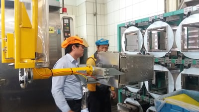 Tay nâng trợ lực khí nén trượt trên dầm H trong nhà máy - ảnh 11