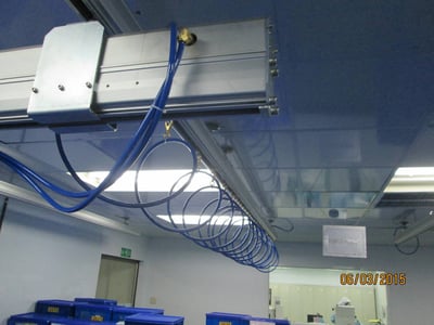 Cầu trục khí nén treo ray, tool móc khay nhựa cho phòng sạch - ảnh 2