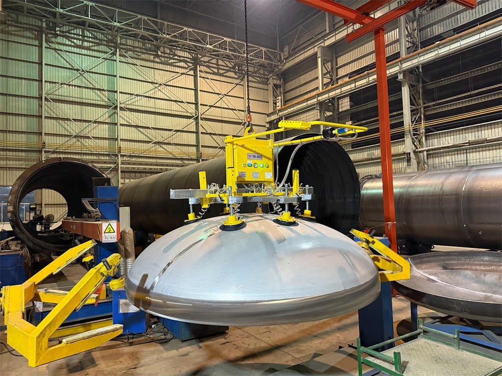 Horizontal handling of stainless dished heads