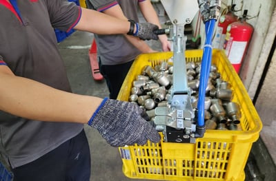 Cầu trục xoay khí nén 80 kg với tool nâng khay nhựa - ảnh 5