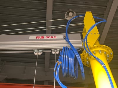 Cầu trục xoay khí nén với mặt hút chân không hút thùng giấy - ảnh 8