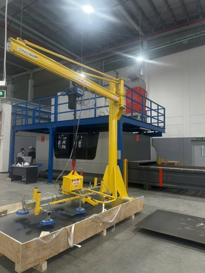 Cầu trục xoay 500 kg với mặt hút chân không dùng pin sạc - ảnh 5
