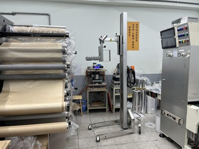 Xe nâng điện thông minh 50 kg nâng cuộn, lật 90 độ thủ công - ảnh 1